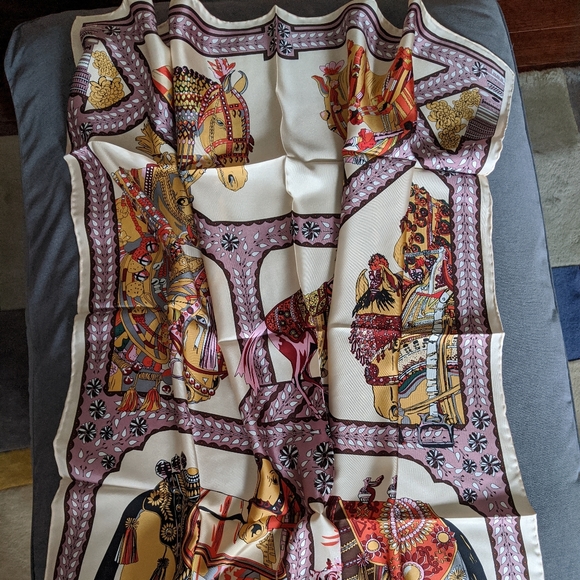 100% Silk Scarf - Picture 2 of 2